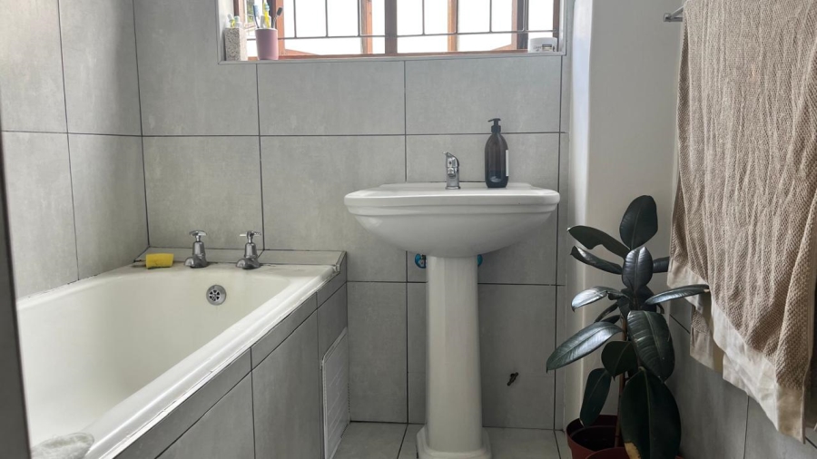 To Let 2 Bedroom Property for Rent in Pinelands Western Cape